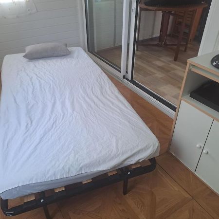 Hotel Chalet pour 5 personnes équipé sur emplacement ombragé à Foix Extérieur photo