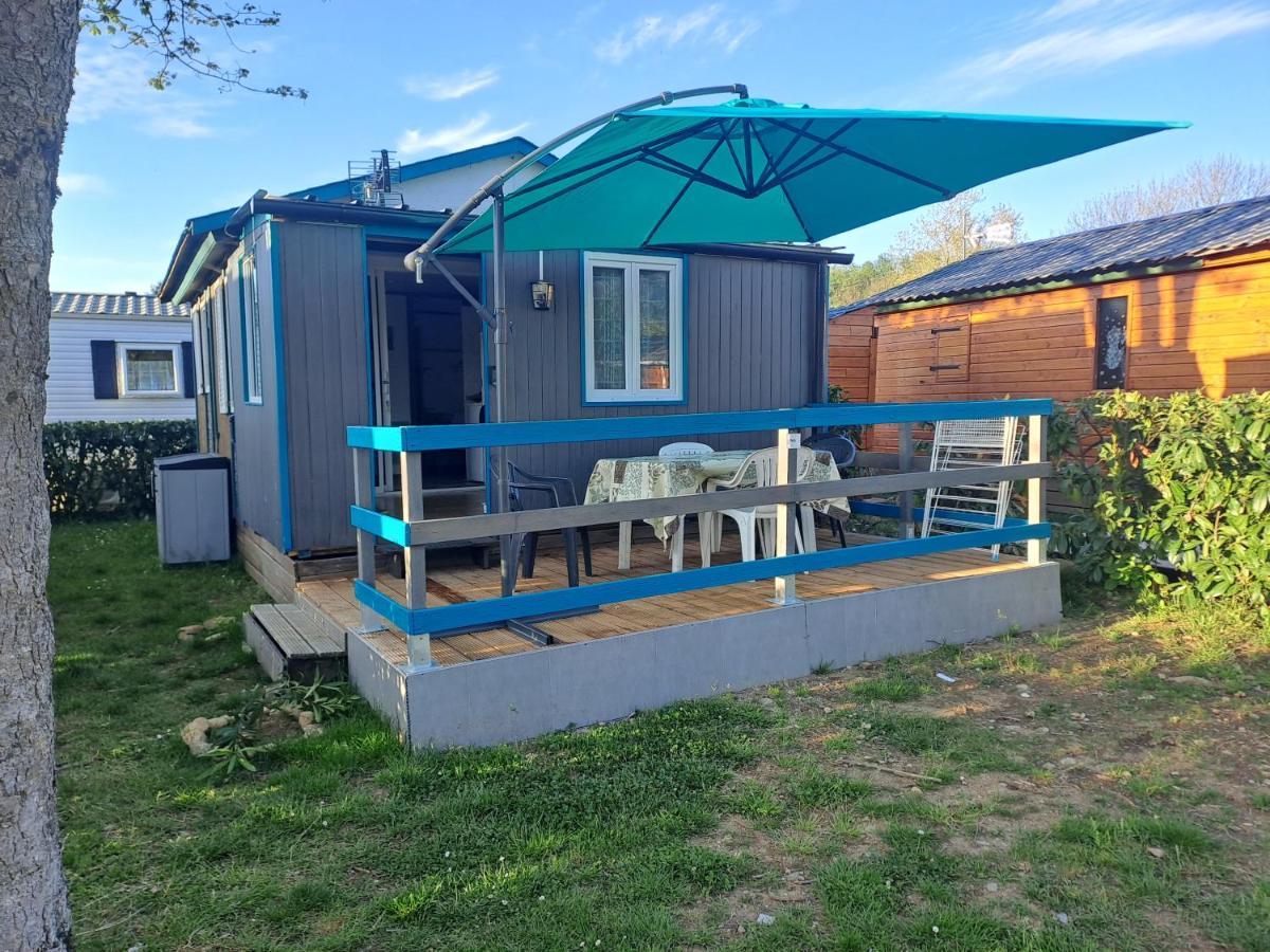 Hotel Chalet pour 5 personnes équipé sur emplacement ombragé à Foix Extérieur photo