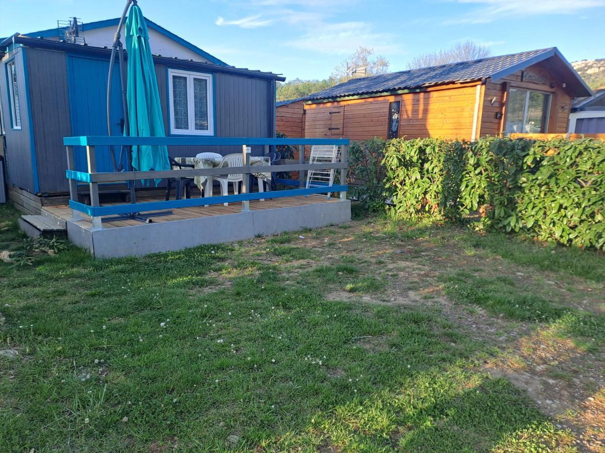 Hotel Chalet pour 5 personnes équipé sur emplacement ombragé à Foix Extérieur photo
