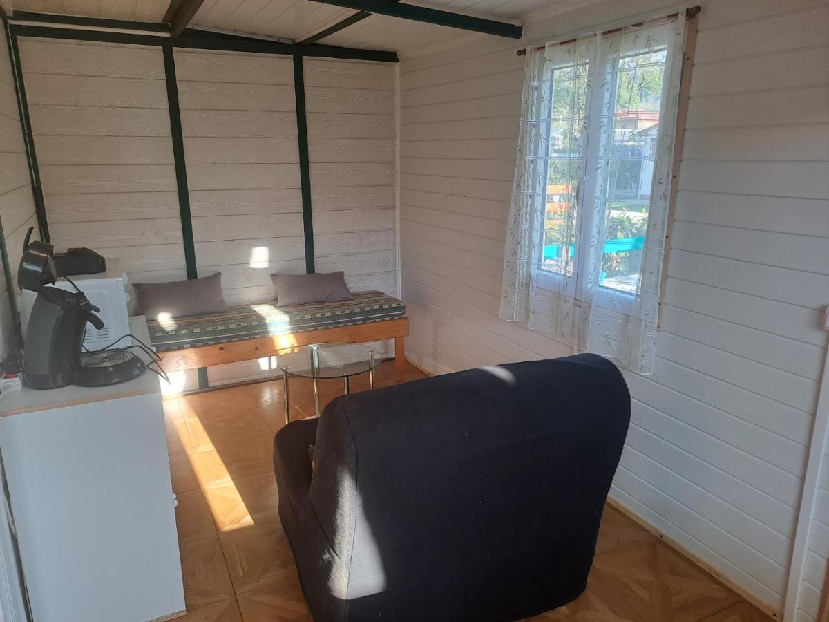 Hotel Chalet pour 5 personnes équipé sur emplacement ombragé à Foix Extérieur photo