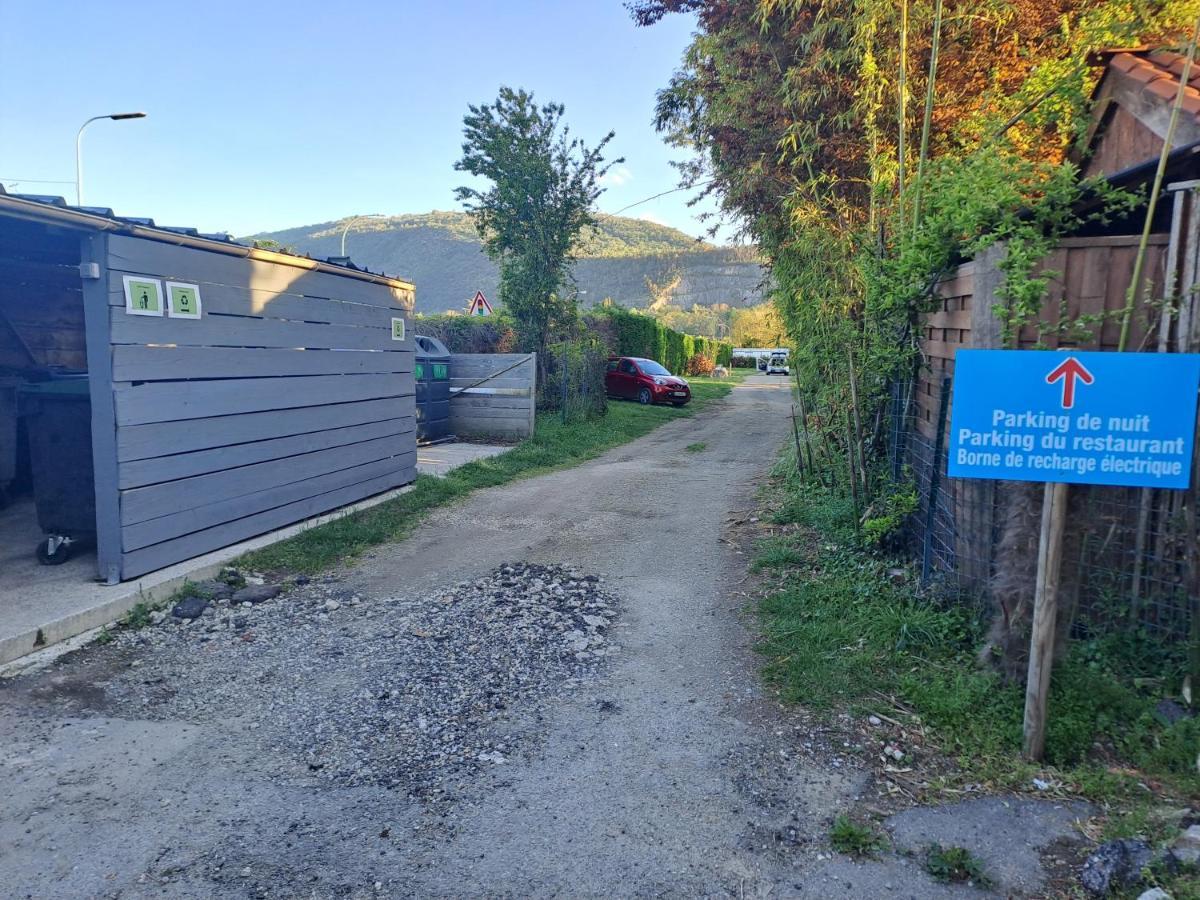 Hotel Chalet pour 5 personnes équipé sur emplacement ombragé à Foix Extérieur photo