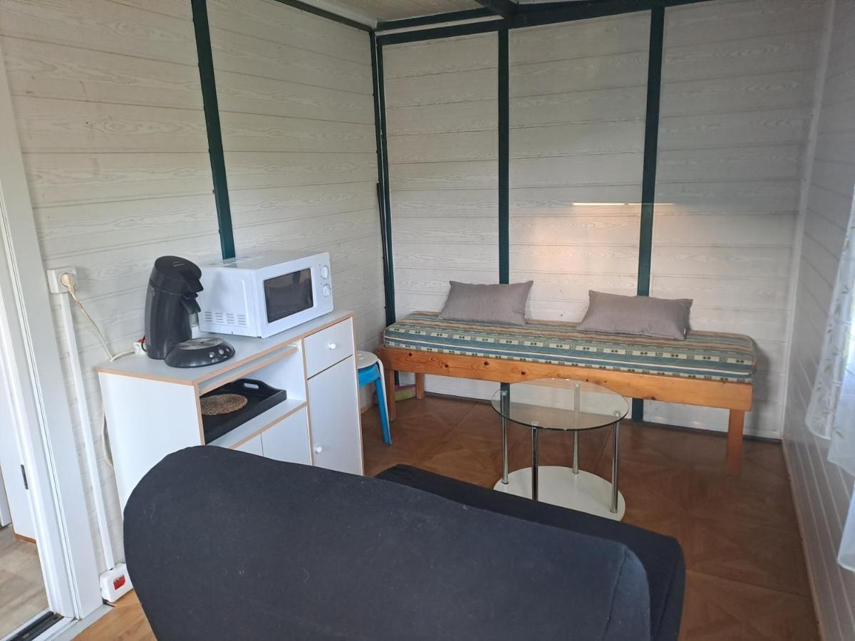 Hotel Chalet pour 5 personnes équipé sur emplacement ombragé à Foix Extérieur photo