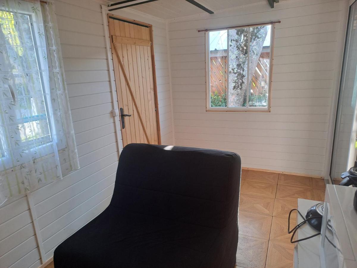 Hotel Chalet pour 5 personnes équipé sur emplacement ombragé à Foix Extérieur photo