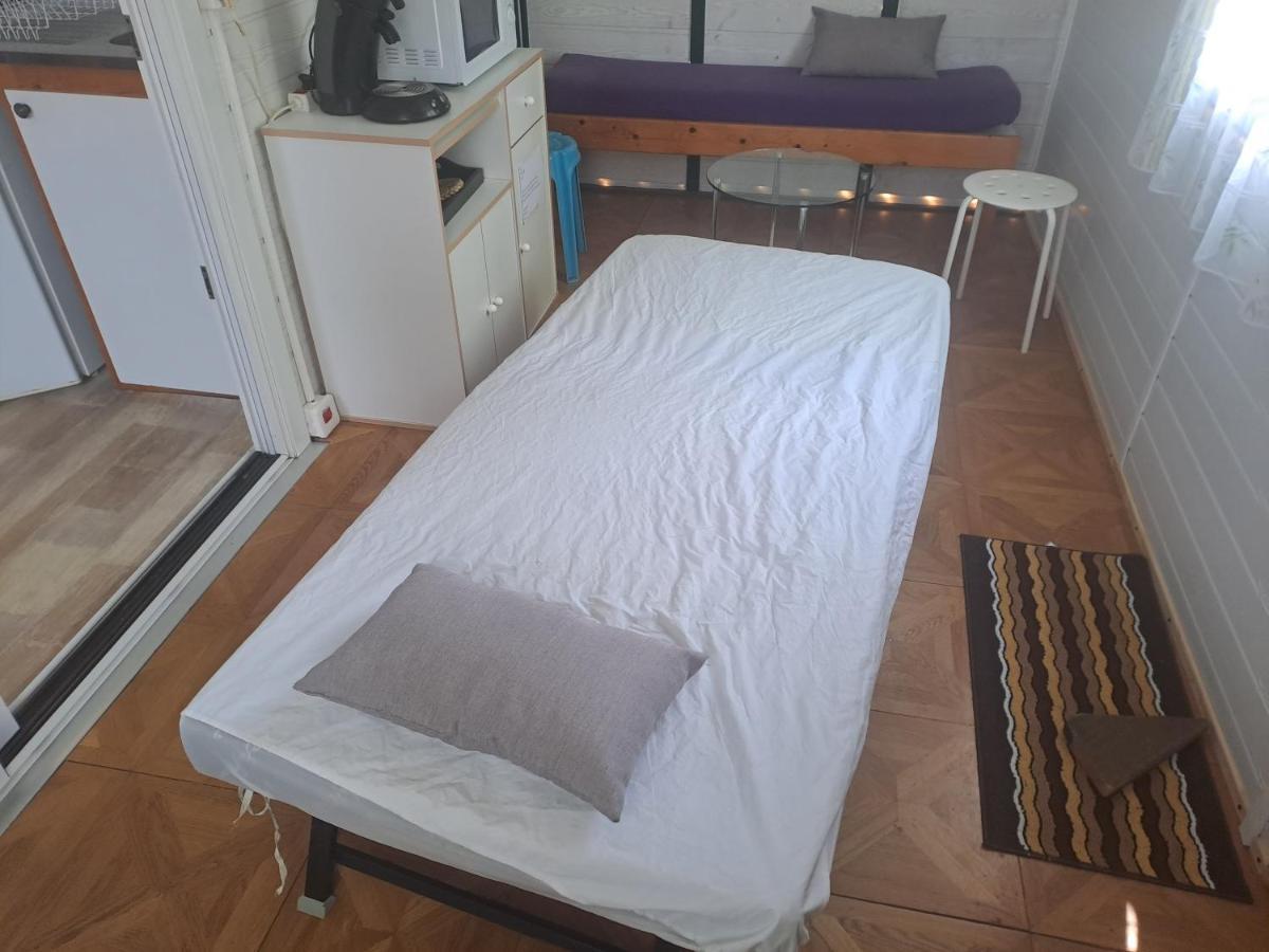 Hotel Chalet pour 5 personnes équipé sur emplacement ombragé à Foix Extérieur photo