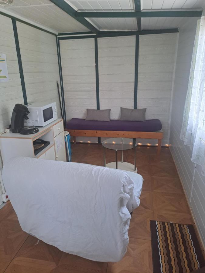 Hotel Chalet pour 5 personnes équipé sur emplacement ombragé à Foix Extérieur photo