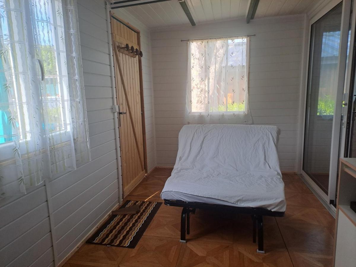 Hotel Chalet pour 5 personnes équipé sur emplacement ombragé à Foix Extérieur photo